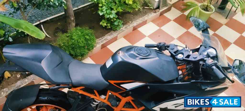 A Black KTM RC 200 A Black KTM RC 200