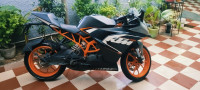A Black KTM RC 200