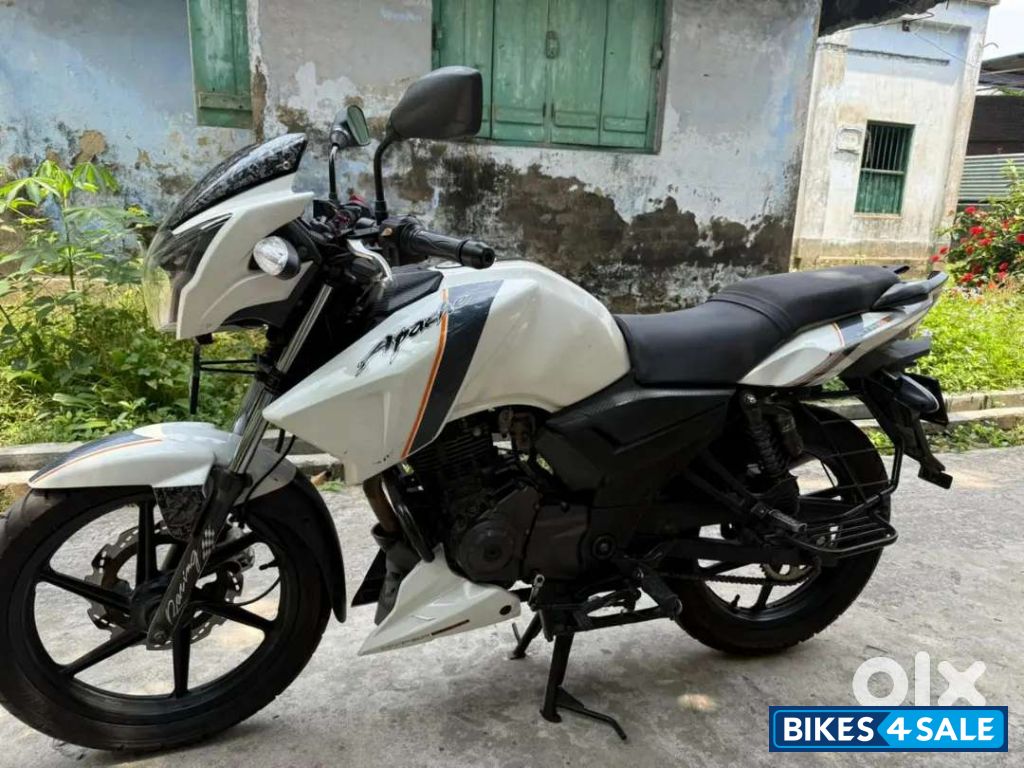 White TVS Apache RTR 160