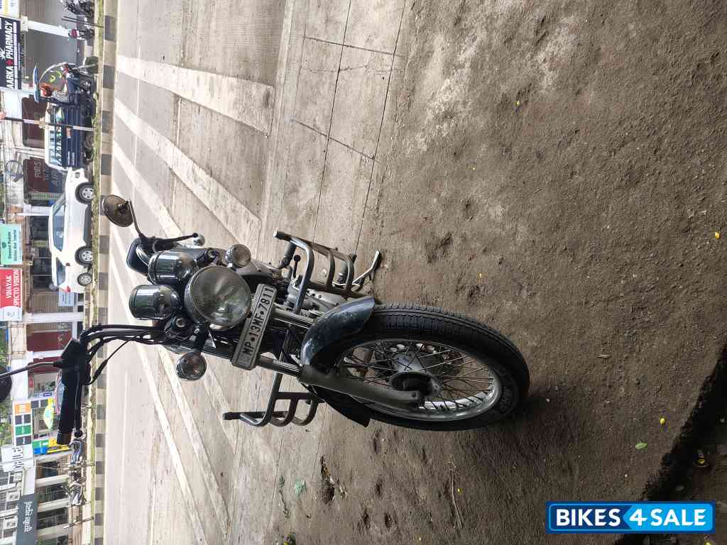 Black Royal Enfield Thunderbird 350