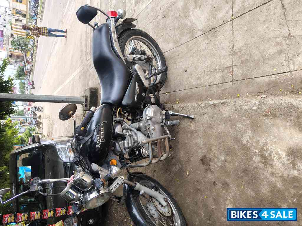 Black Royal Enfield Thunderbird 350