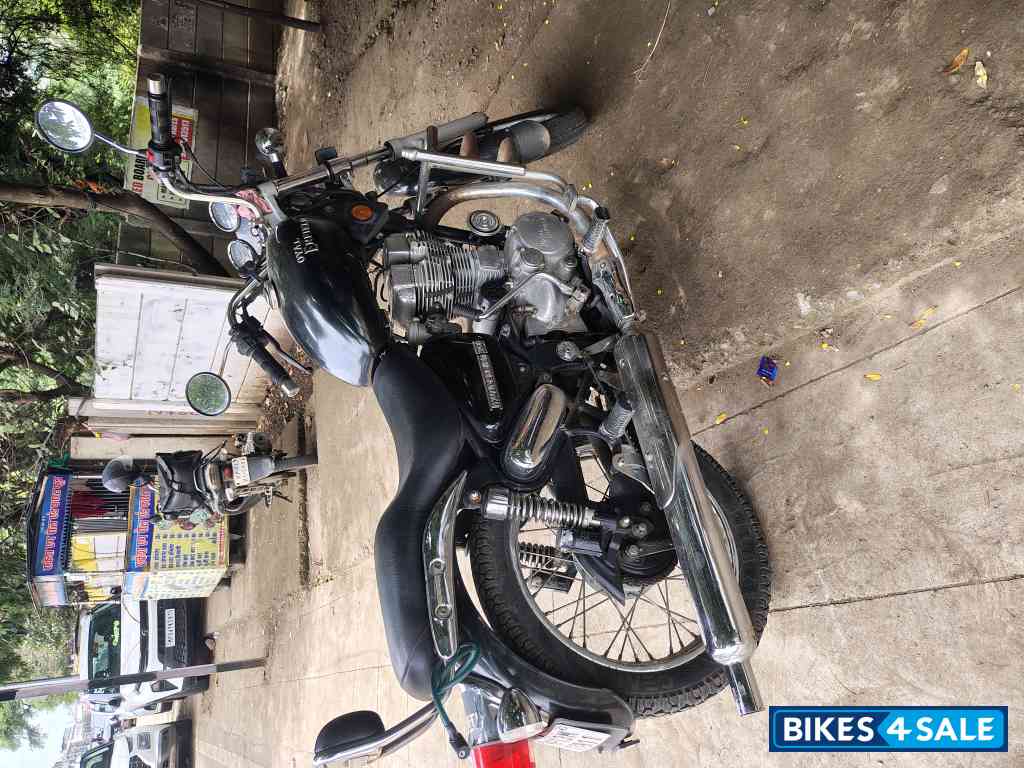 Black Royal Enfield Thunderbird 350