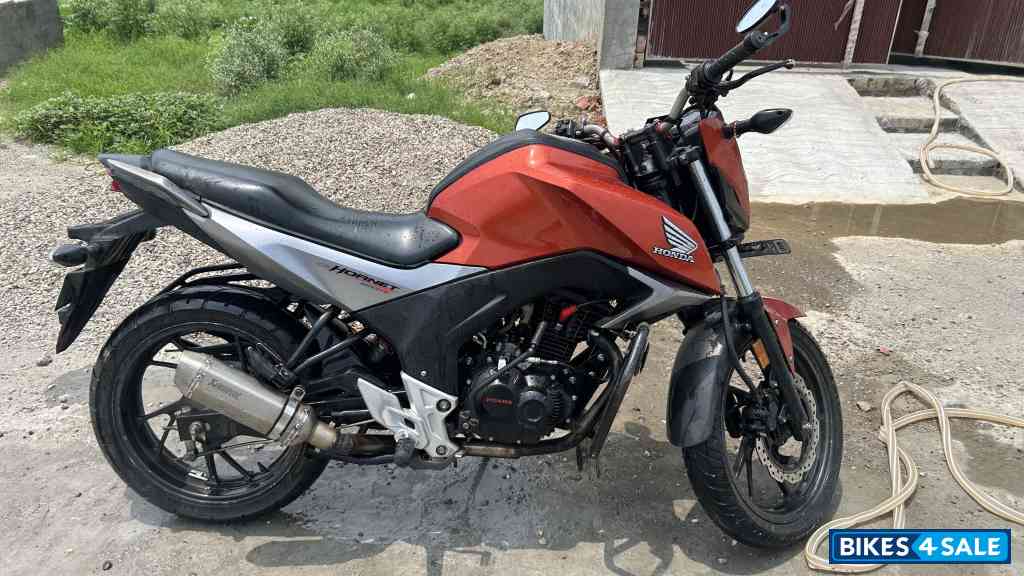 Orange Honda CB Hornet 160R