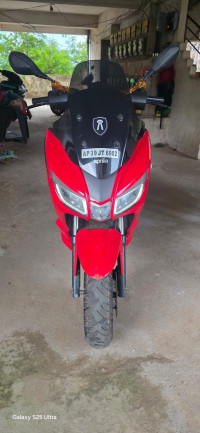 Red Aprilia SXR 125