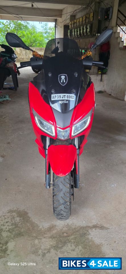 Red Aprilia SXR 125