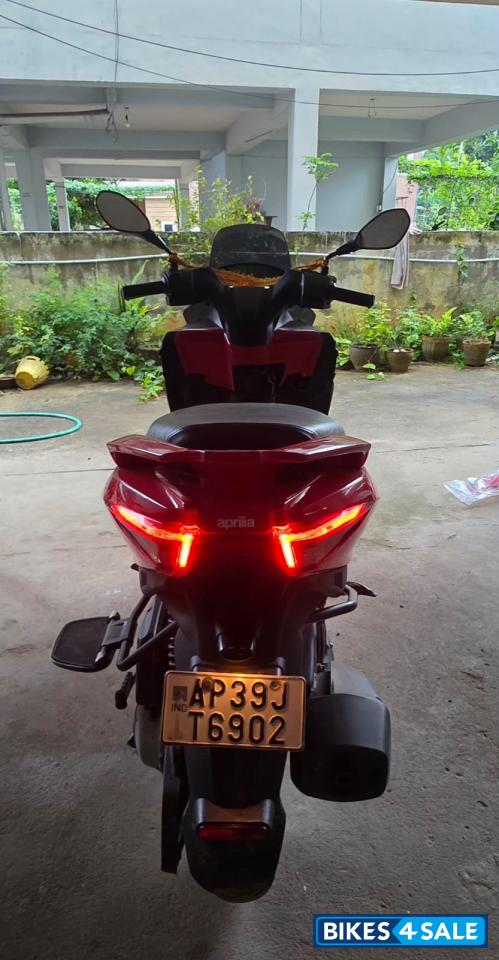 Red Aprilia SXR 125