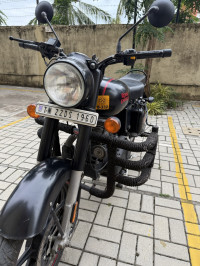 Stealth Black Royal Enfield Classic 350 BS VI