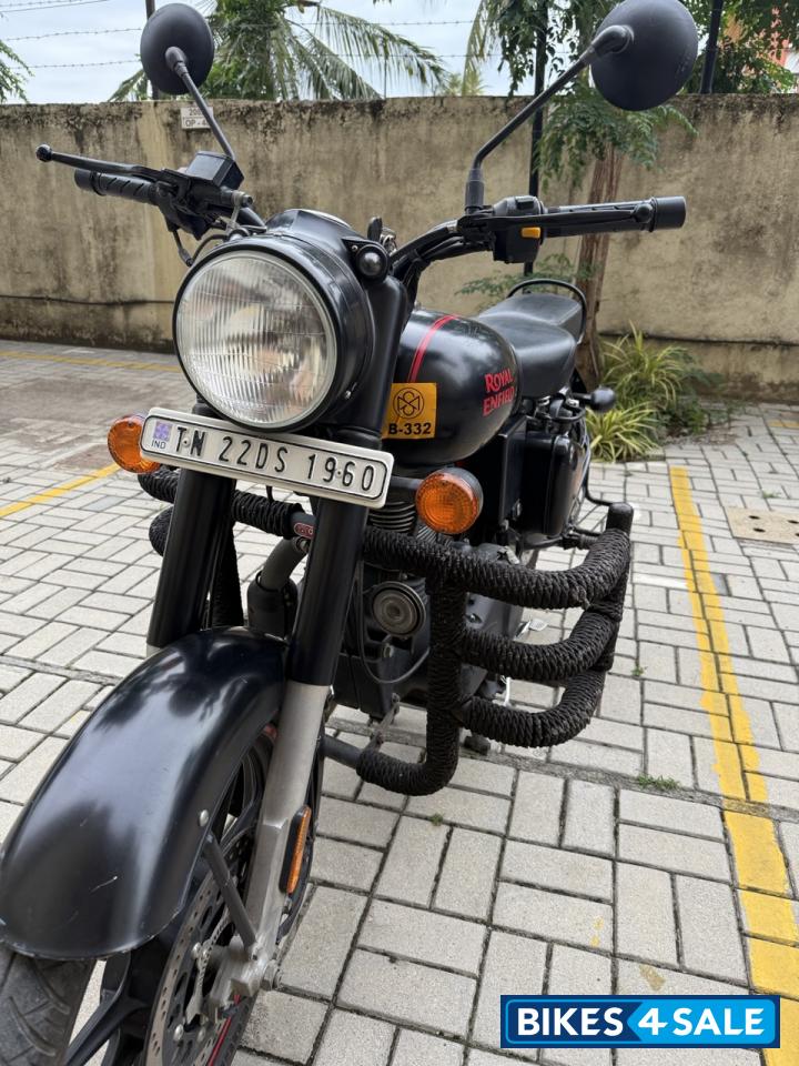 Stealth Black Royal Enfield Classic 350 BS VI