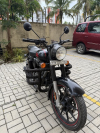 Stealth Black Royal Enfield Classic 350 BS VI