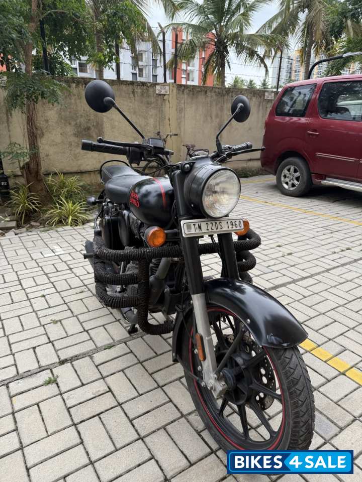 Stealth Black Royal Enfield Classic 350 BS VI