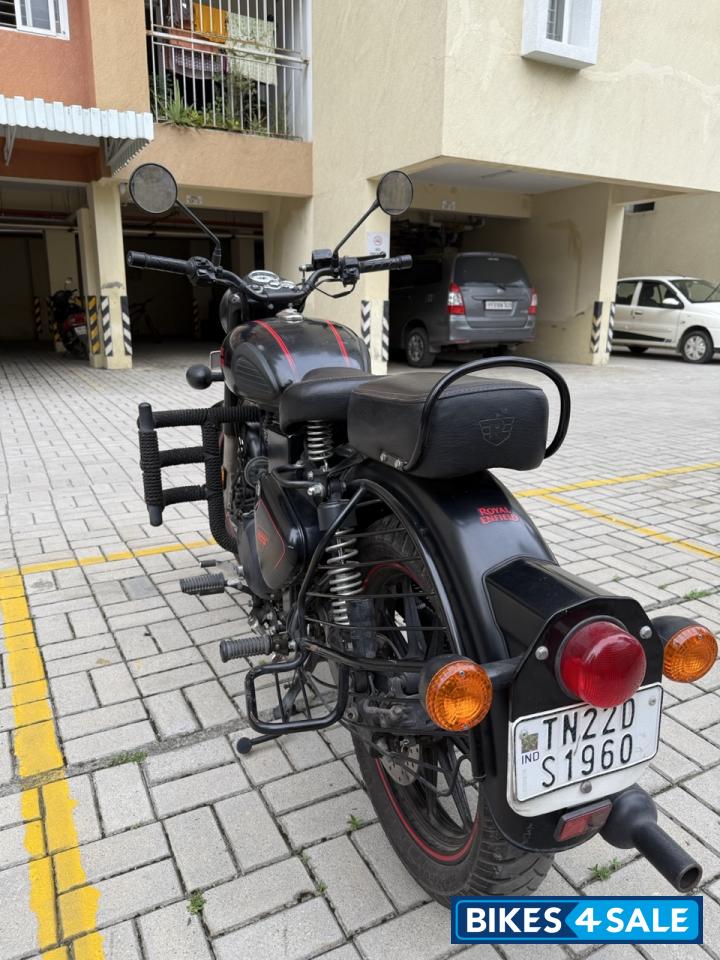 Stealth Black Royal Enfield Classic 350 BS VI