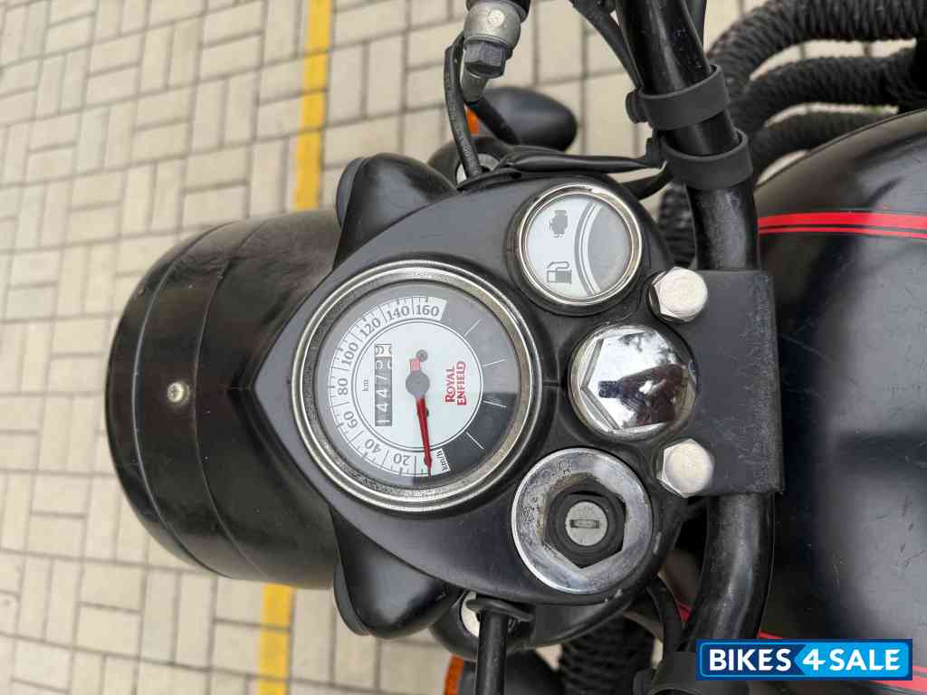 Stealth Black Royal Enfield Classic 350 BS VI