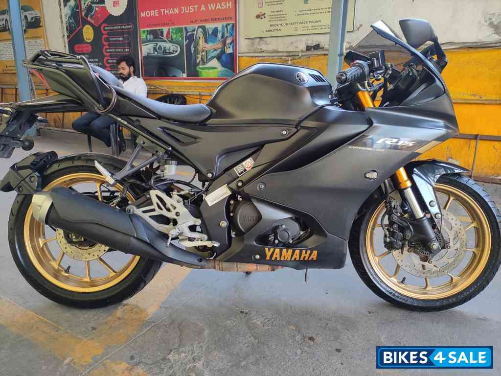 Matte Black Yamaha R15 V4