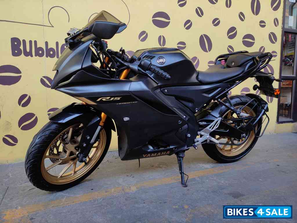 Matte Black Yamaha R15 V4