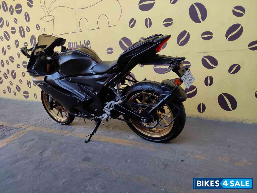 Matte Black Yamaha R15 V4