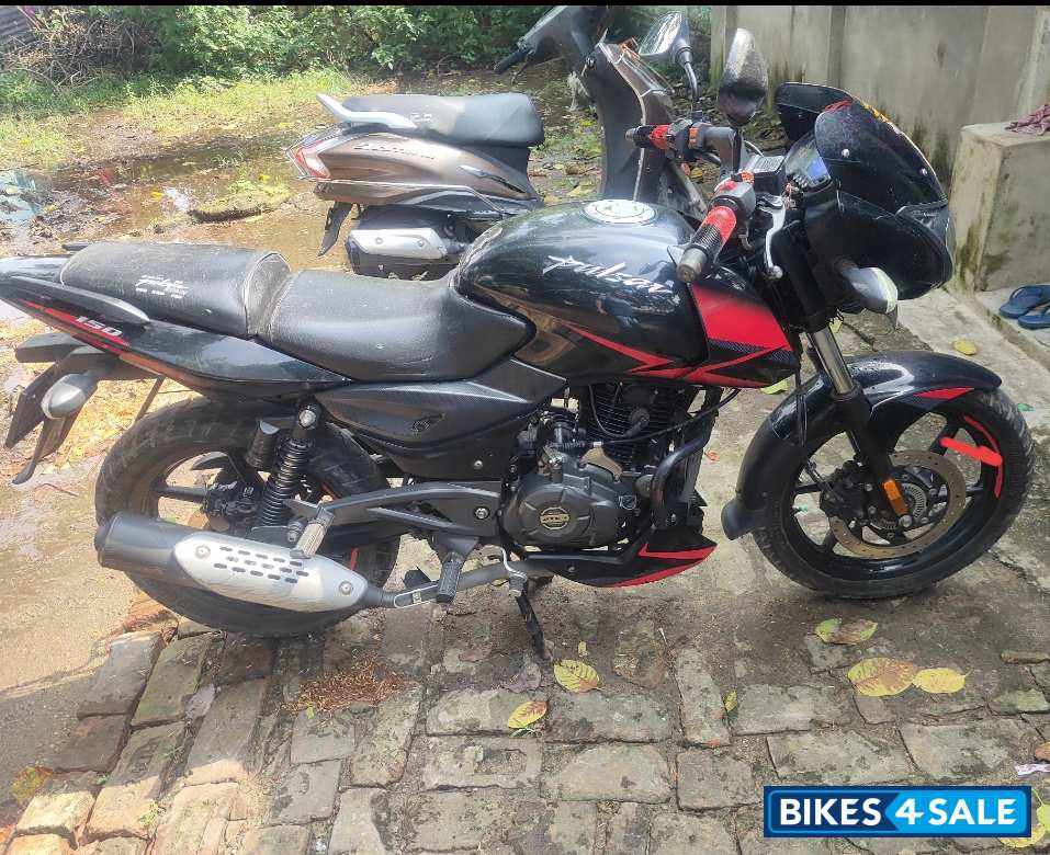 Ebony Bajaj Pulsar P150 Twin Disc Split Seat