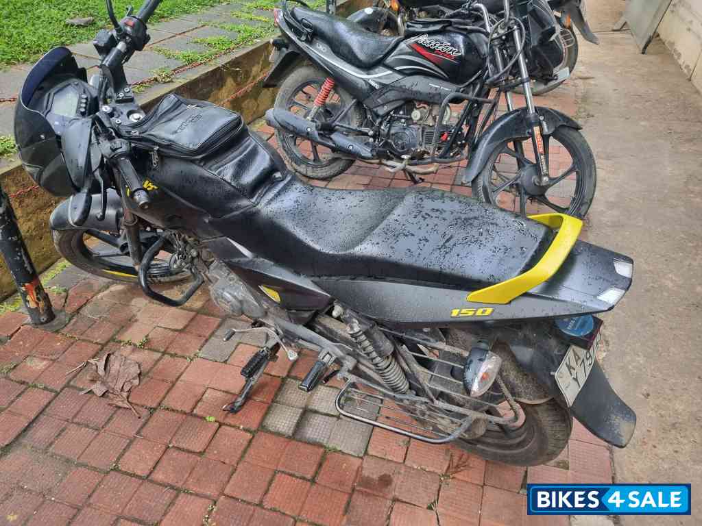 Bajaj Pulsar 150 Neon