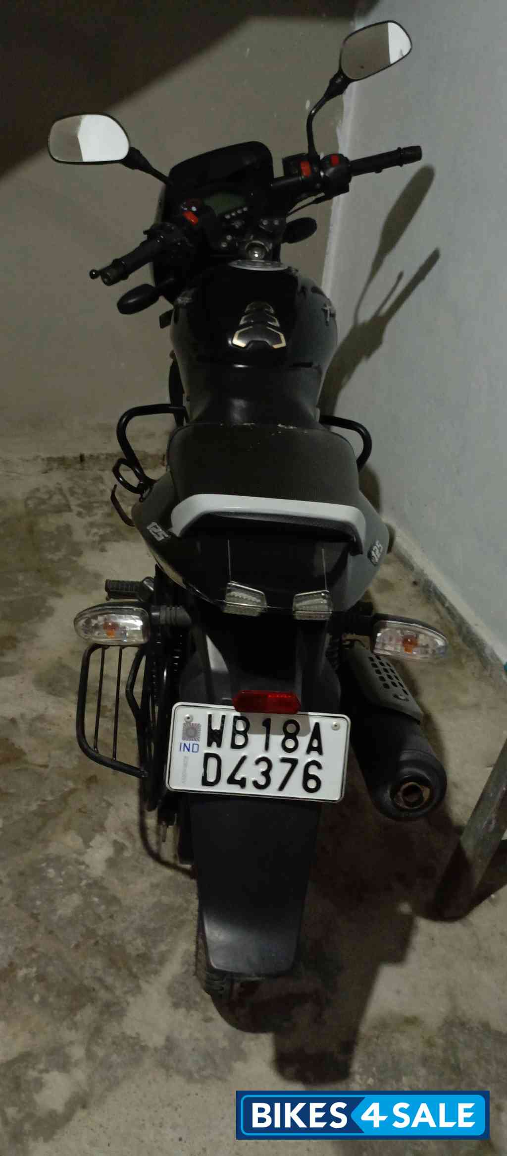 Black Bajaj Pulsar 125 Neon Disc Single Seat