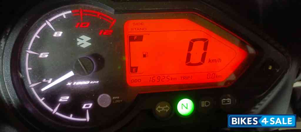 Black Bajaj Pulsar 125 Neon Disc Single Seat