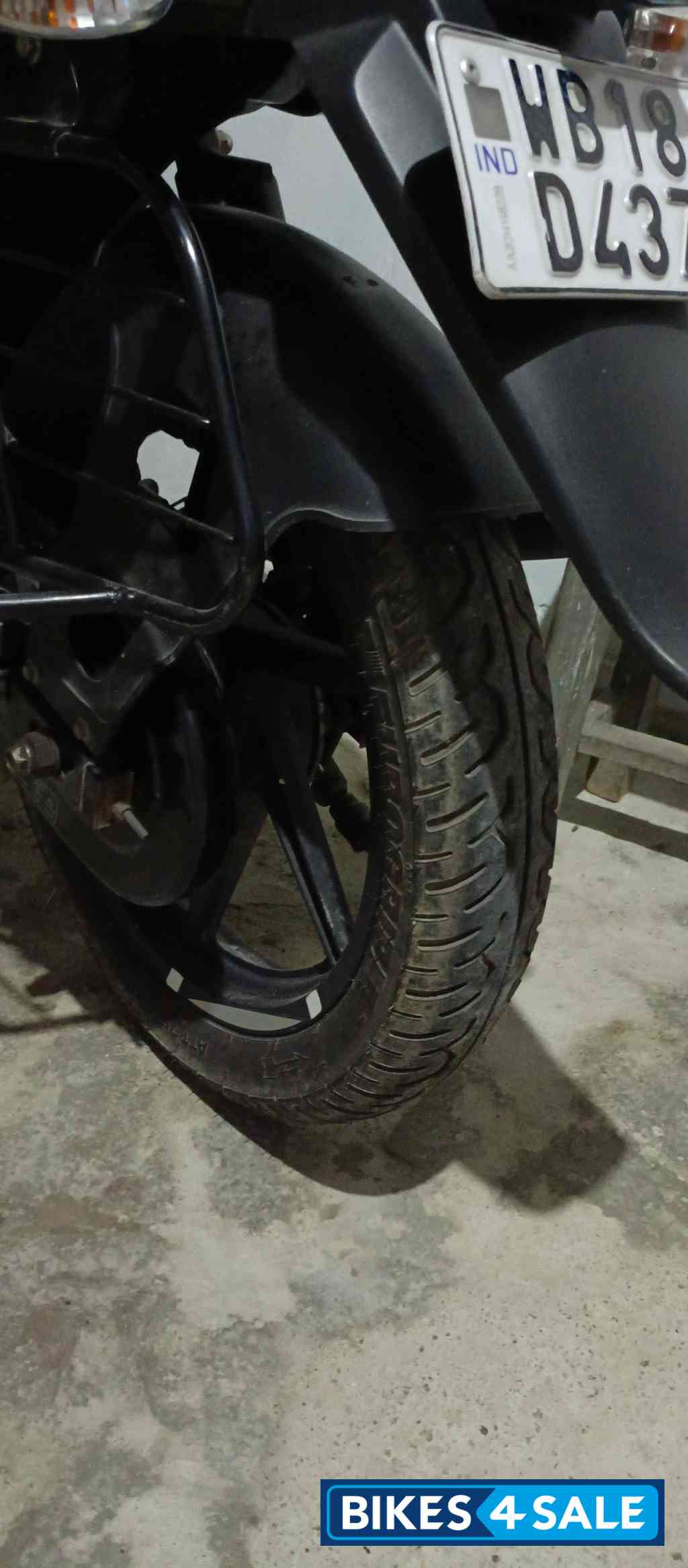 Black Bajaj Pulsar 125 Neon Disc Single Seat