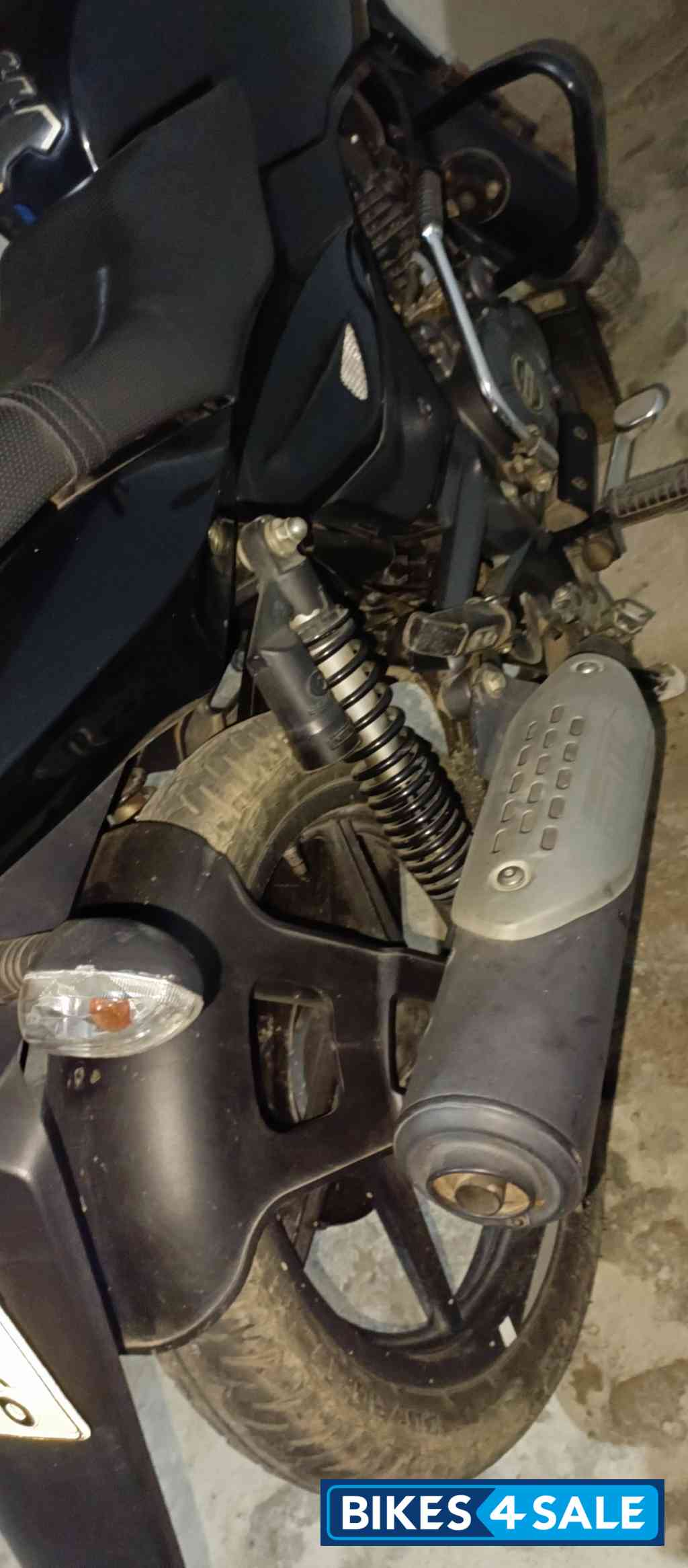 Black Bajaj Pulsar 125 Neon Disc Single Seat