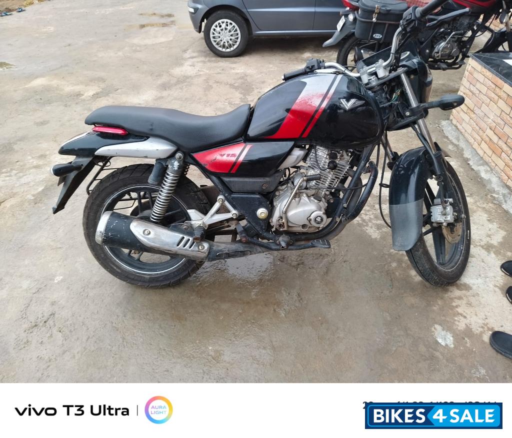 Red Bajaj V15