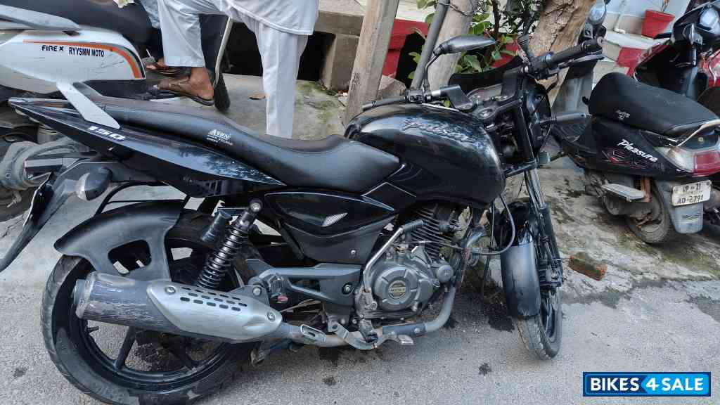 Black Bajaj Pulsar 150 DTSi