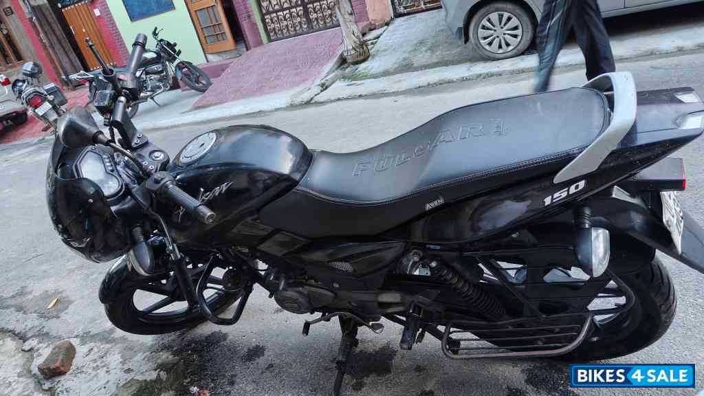 Black Bajaj Pulsar 150 DTSi Black Bajaj Pulsar 150 DTSi