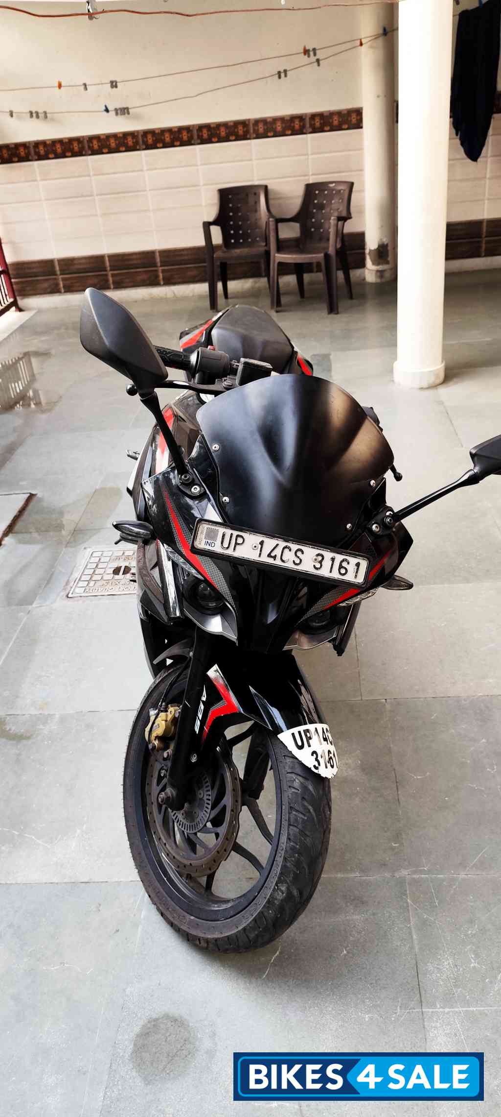 Black Bajaj Pulsar RS 200 Black Bajaj Pulsar RS 200