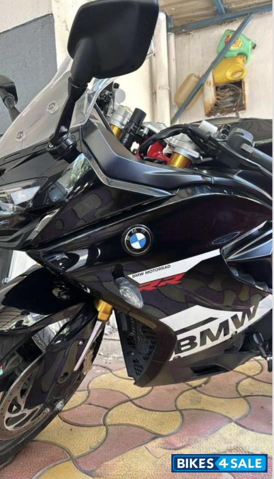 Cosmic Black BMW G 310 RR