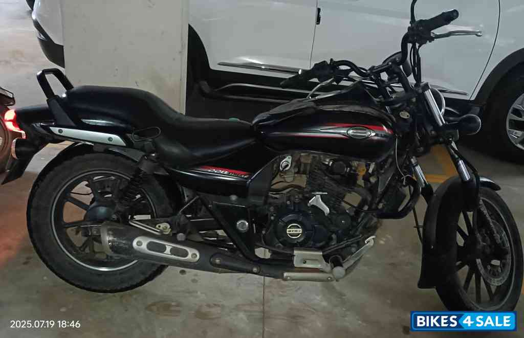 Black Bajaj Avenger Street 220