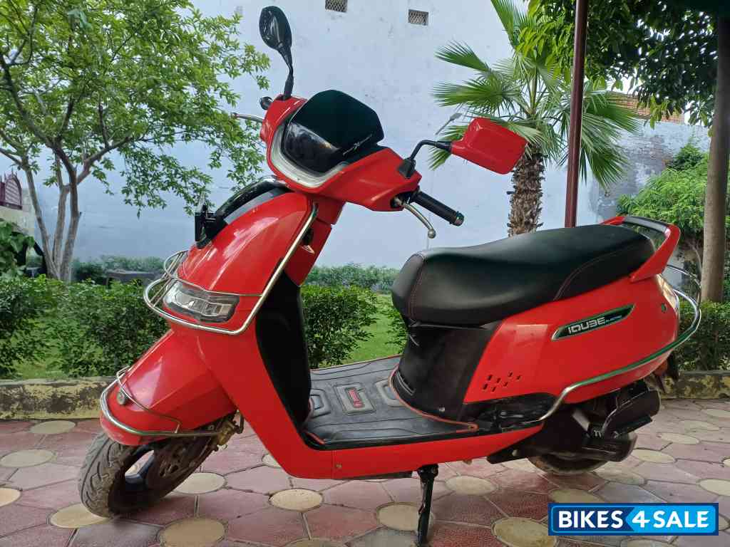 Red TVS iQube ST Red TVS iQube ST