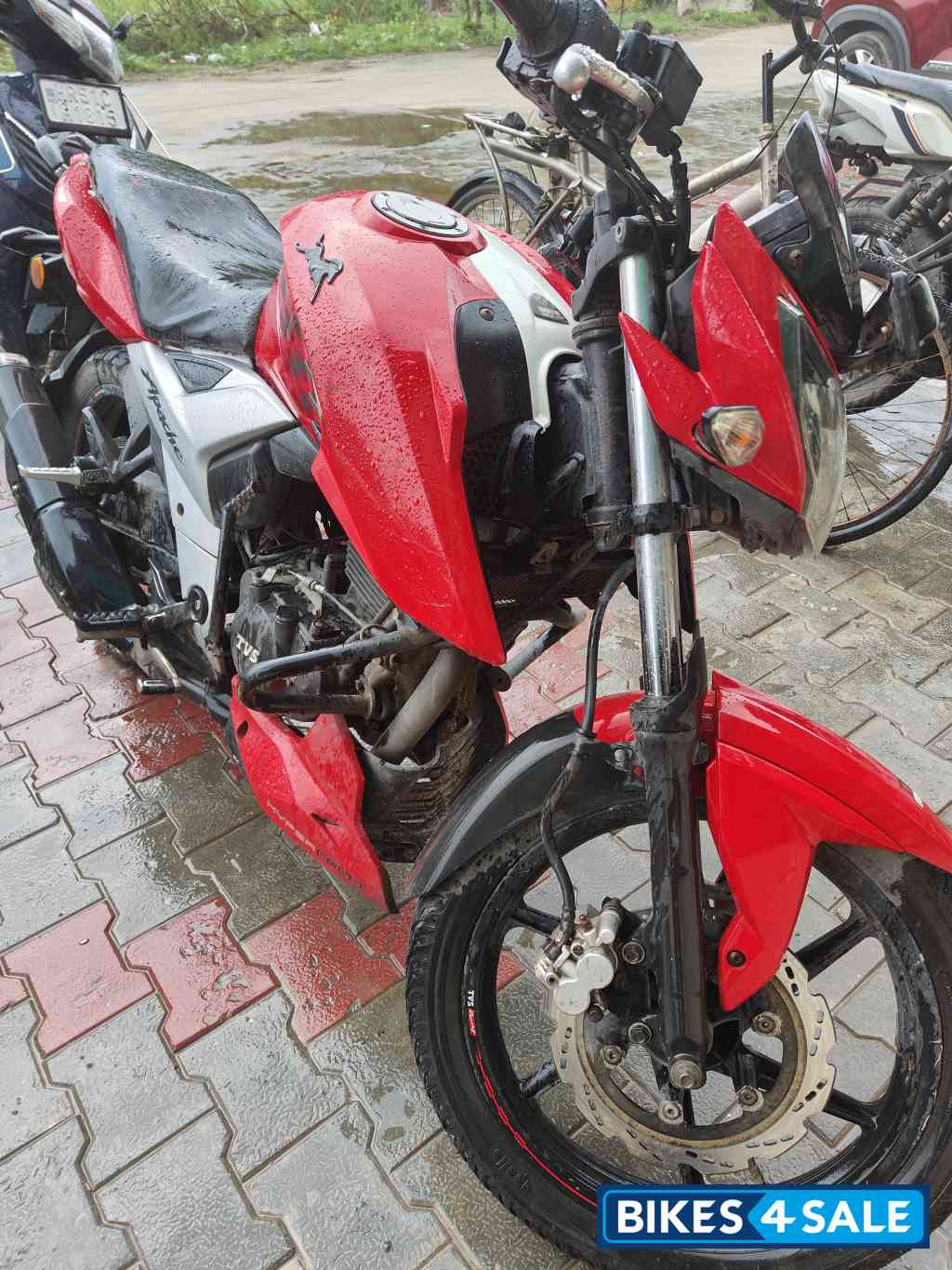Red TVS Apache RTR 160 4V