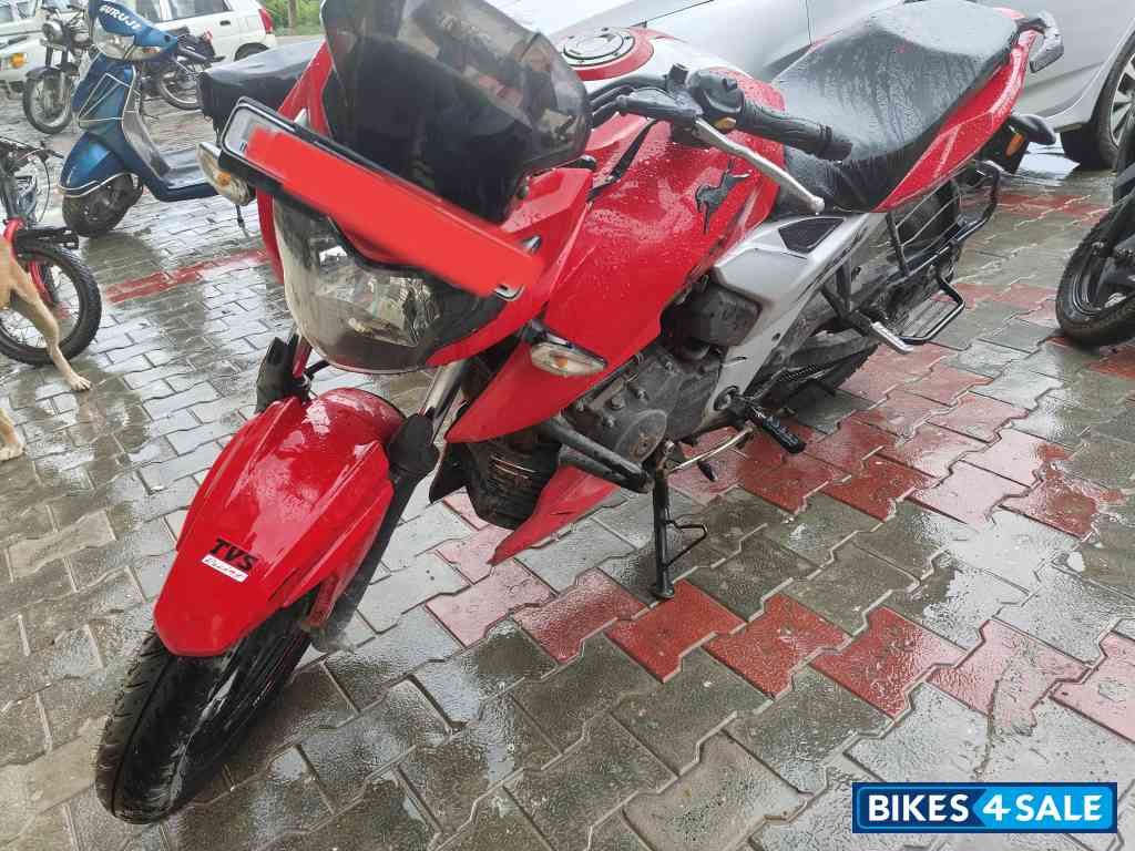 Red TVS Apache RTR 160 4V
