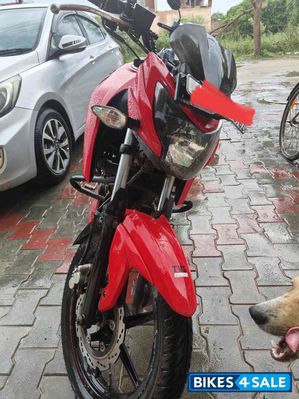 Red TVS Apache RTR 160 4V