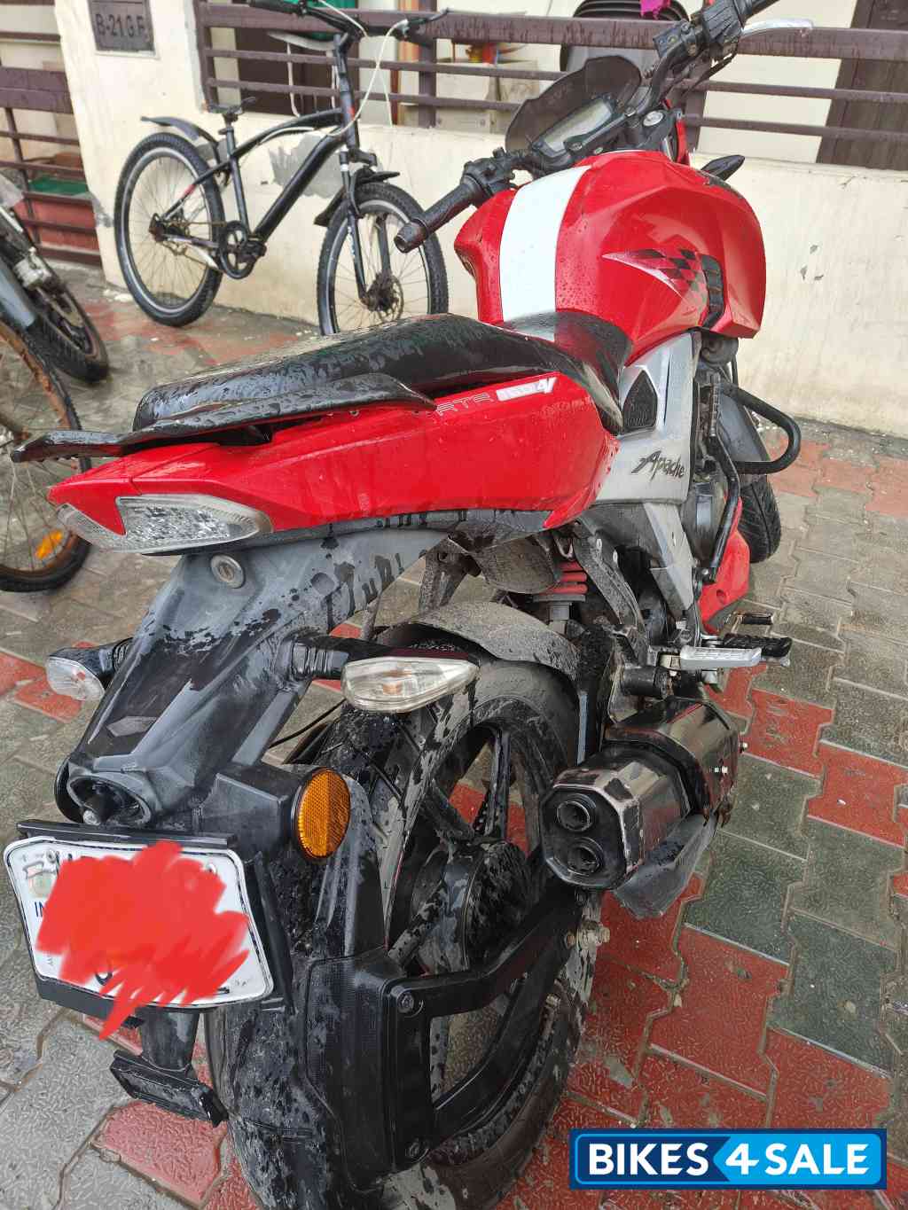 Red TVS Apache RTR 160 4V
