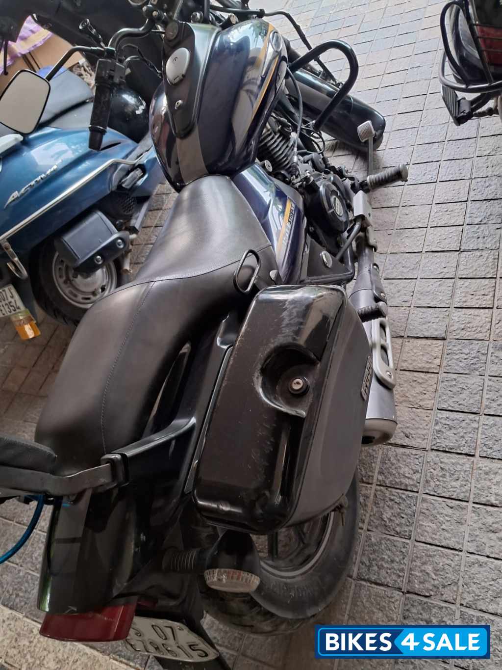 Blue Bajaj Avenger Street 150