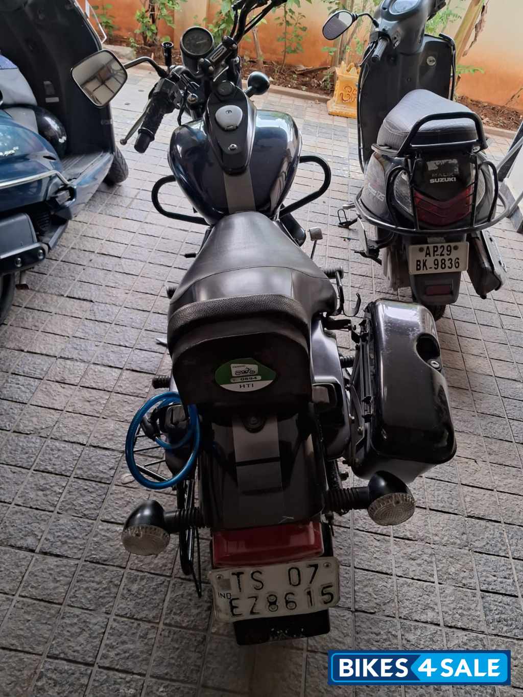 Blue Bajaj Avenger Street 150