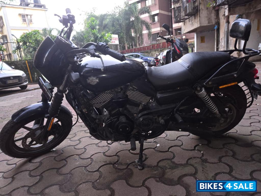 Black Harley Davidson Street 750