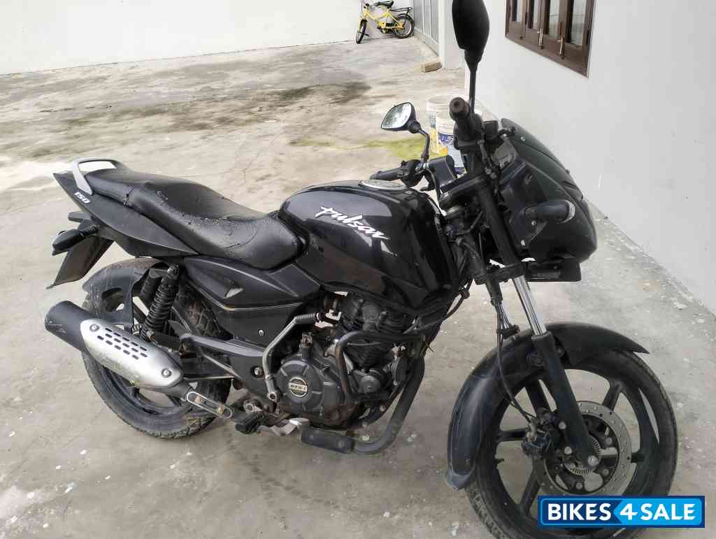 Black Bajaj Pulsar 150 DTSi