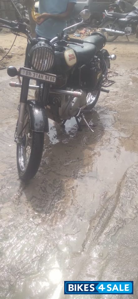 Black Royal Enfield Classic 350 BS VI