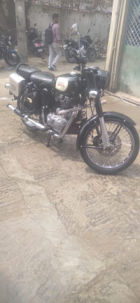 Black Royal Enfield Classic 350 BS VI