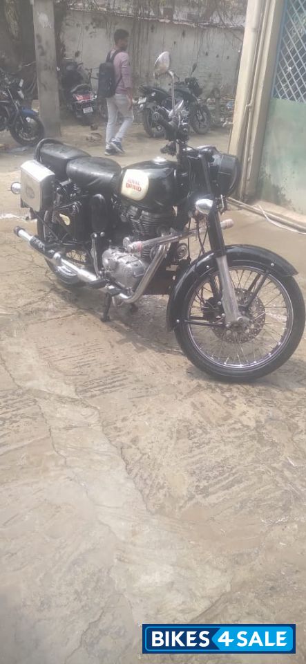 Black Royal Enfield Classic 350 BS VI