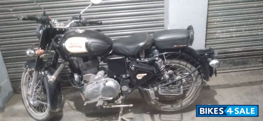 Black Royal Enfield Classic 350 BS VI