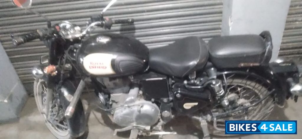 Black Royal Enfield Classic 350 BS VI