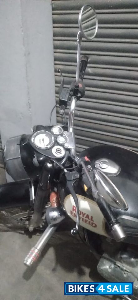 Black Royal Enfield Classic 350 BS VI