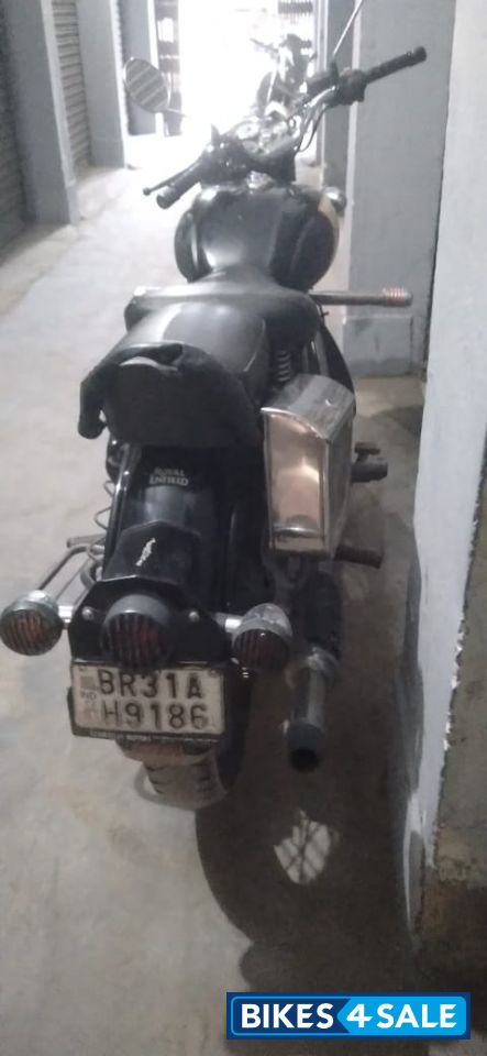 Black Royal Enfield Classic 350 BS VI