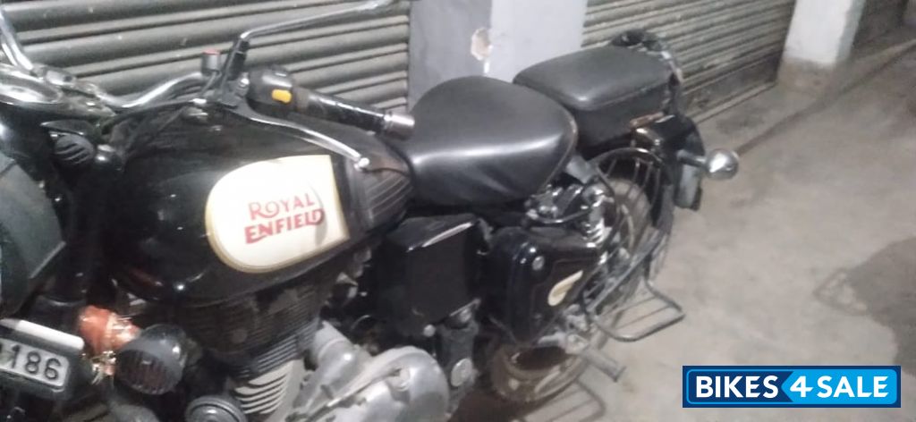 Black Royal Enfield Classic 350 BS VI