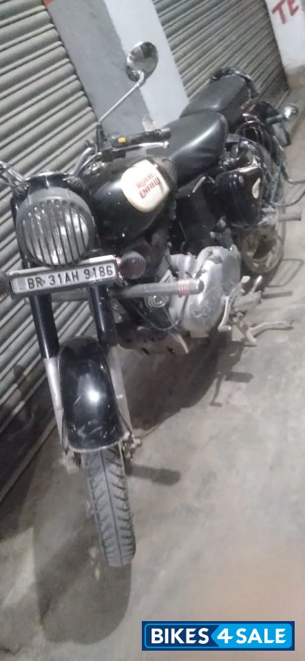Black Royal Enfield Classic 350 BS VI