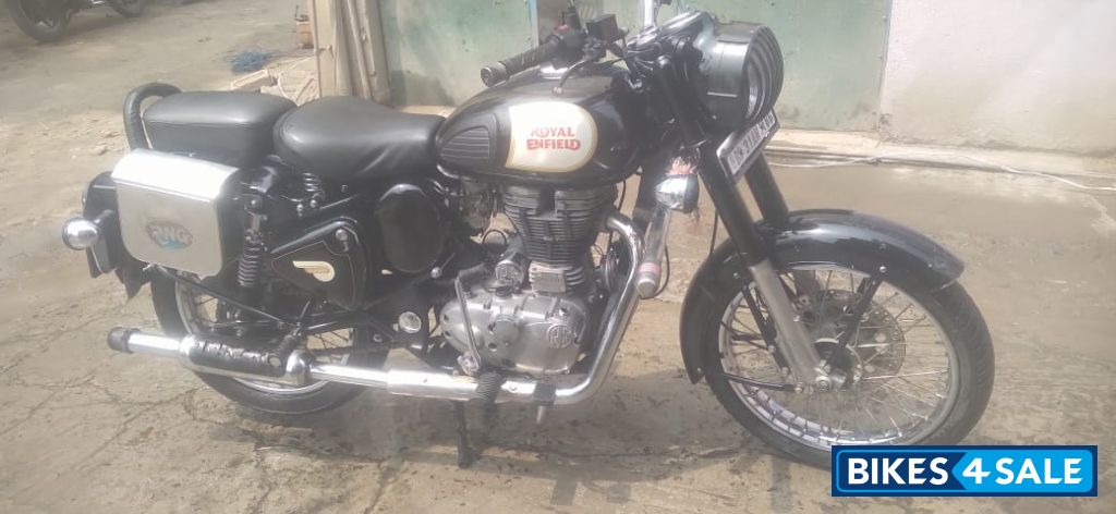 Black Royal Enfield Classic 350 BS VI